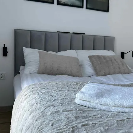 アパート Belle View シクラルスカ・ポレンバ